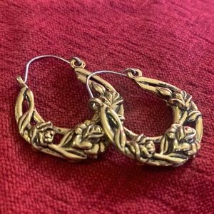 Cute Vintage Costume Gold Rose Floral Hoops
